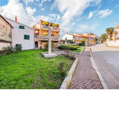 Lovely Holiday Home in Posedarje with Balcony