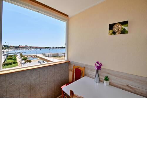 Lovely SEA VIEW apartment near the harbour