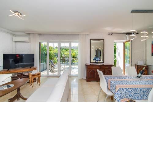 Lucija-Holiday Home