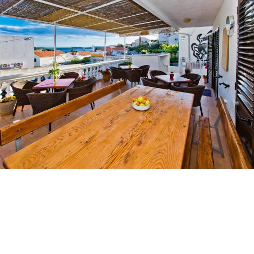 Luka's Lodge Guesthouse & Hostel