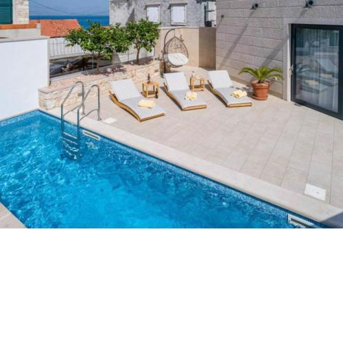 Luxe house with hot tube, and pool!LAST MINUTE!!