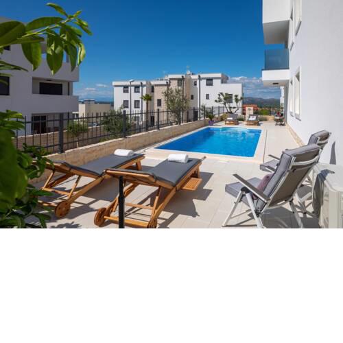 Luxury apartment Hyperion with private pool and garden
