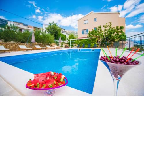 Luxury apartment Komar with private pool
