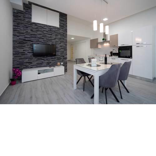 LUXURY APARTMENT WITH HEATED POOL KLIS 1.