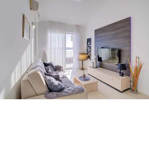 Luxury apartment with sea view 4 + 2