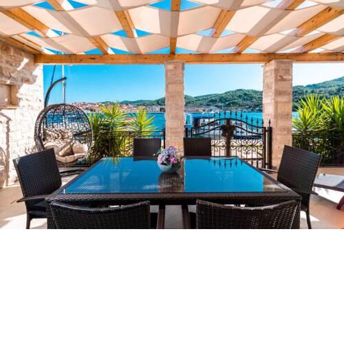 Luxury Apartment with Stunning Views No 1