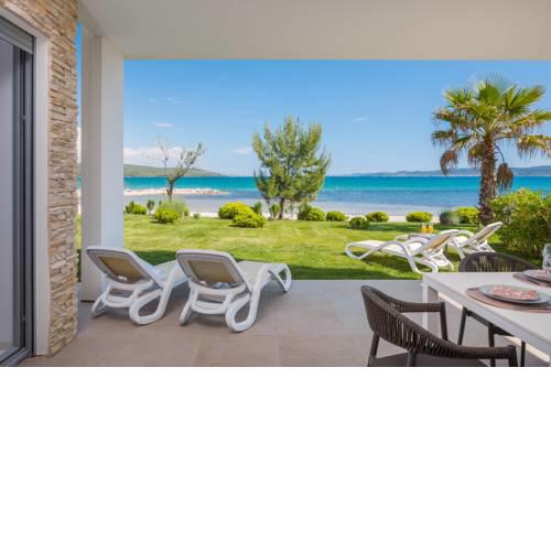 Luxury Design Beach Front Apartment