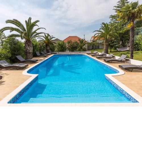 Luxury Holiday Home in Bibinje near Sea
