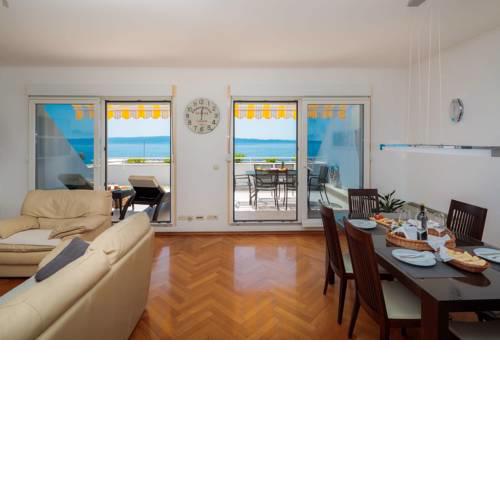 Luxury Seaside Apartment Amphora