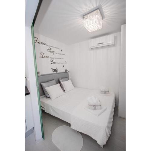 Luxury Studio Apartment White Sensation