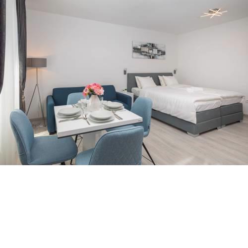 Luxury Studios & Rooms Seven