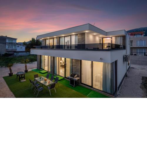 Luxury Villa Anchor