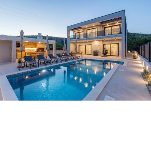 Luxury Villa Diana with heated pool
