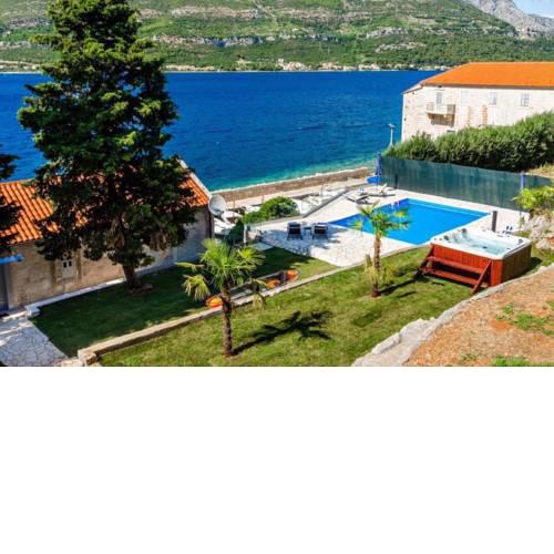 LUXURY VILLA GABRIELA