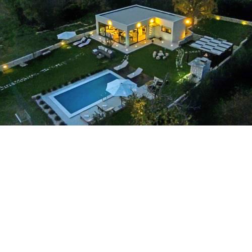 Luxury Villa Luminosa