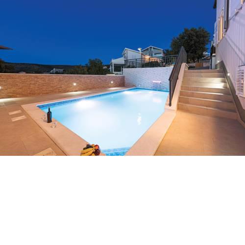 Apartment Razanj with pool near beach