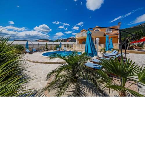 Luxury Villa Two Lions With Heated Pool