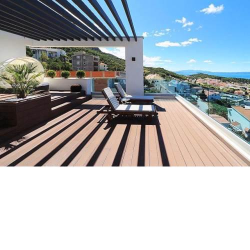 Makar Villa Sleeps 8 Air Con