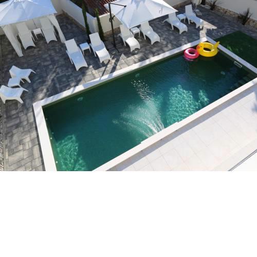 Mama Pool House