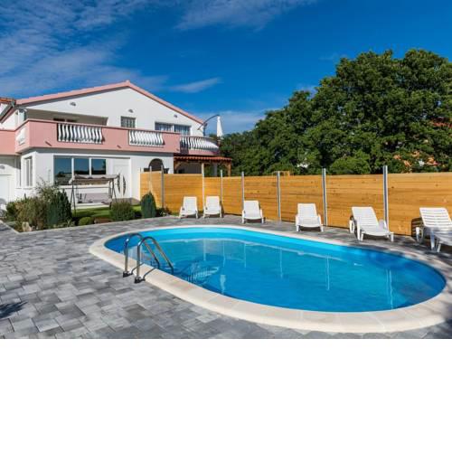 Luxurious Holiday Home in Galovac with Swimming Pool