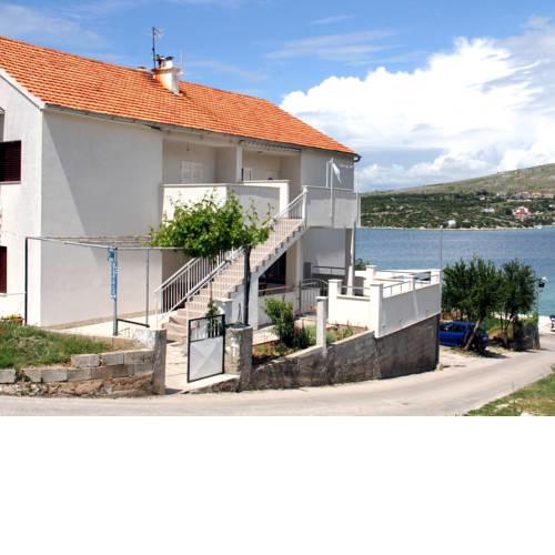 Charming Apartment in Grebastica with Terrace