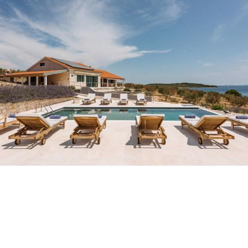 Matuskovica Villa Sleeps 10 with Pool