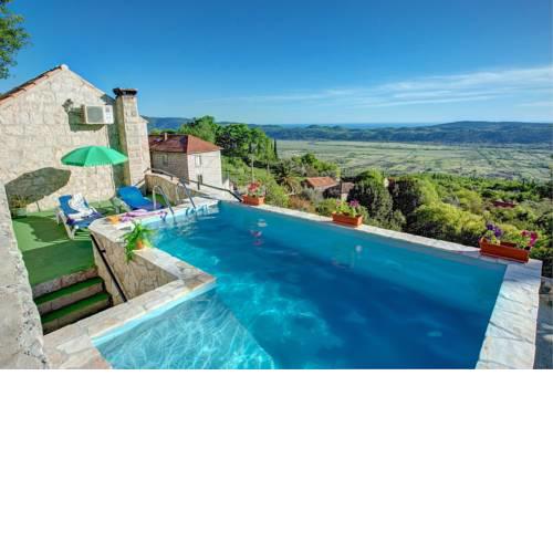 Mihanici Villa Sleeps 4 Pool Air Con WiFi