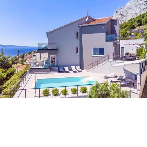 Mimice Villa Sleeps 8 with Pool Air Con and WiFi