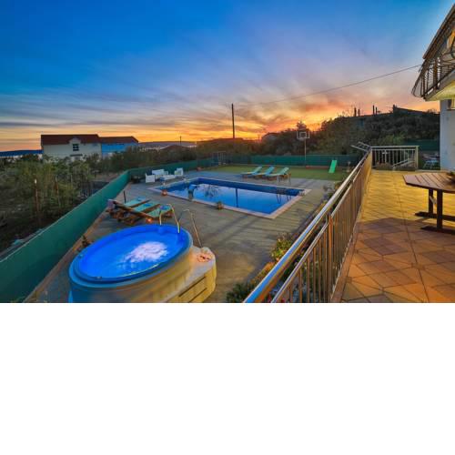 Mira Holiday Home