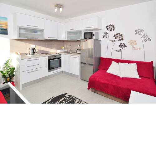Modern 2 room flat with jacuzzi tub close to everything