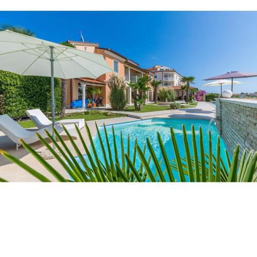 Modern apartment with balcony, garden view in Villa Vizula