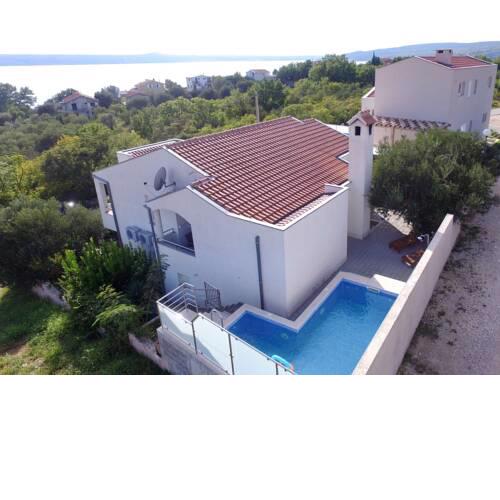 Modern Apartment with Private Pool in Maslenica
