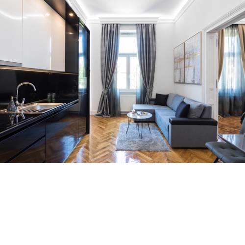 Modern apt near City Center and National Theater!