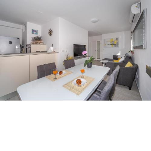 Modern groundfloor apartment for 2