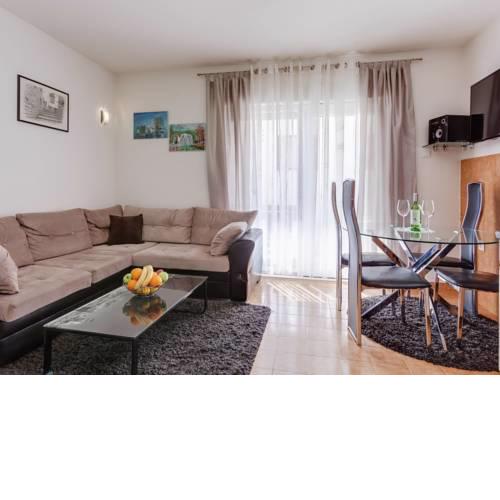 Modern Holiday Home in Podstrana near the Beach