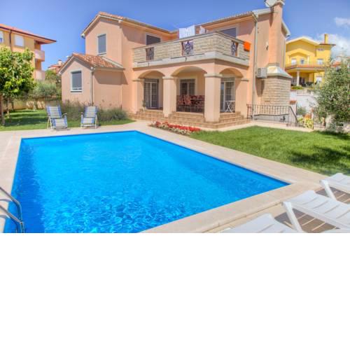 Modern House with a Swimming Pool Close to the Beach
