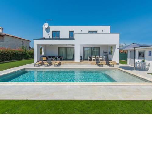 Modern luxurious villa for 8- 10 people with private swimming pool near Porec