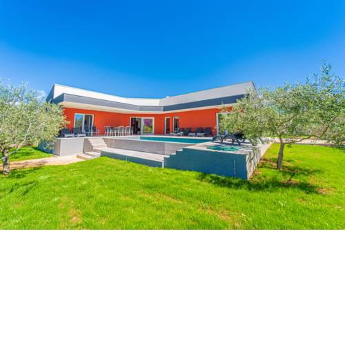 Modern villa with pool and terrace in Krnica