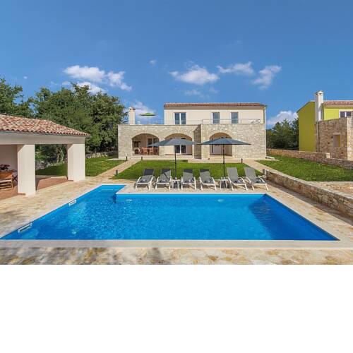 Modernly furnished villa with private pool for 6 persons, near Rovinj
