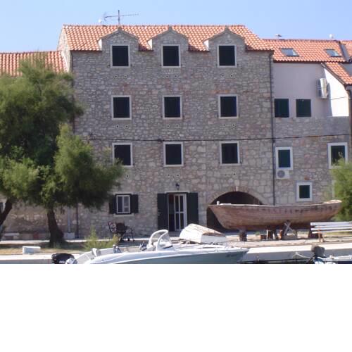 MOLO