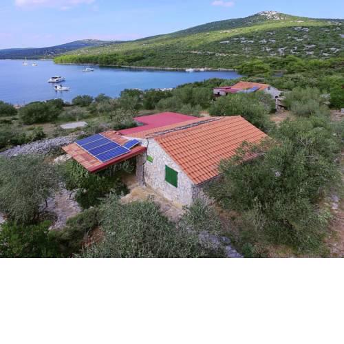 Waterfront Cottage in Pasman with Roofed Terrace