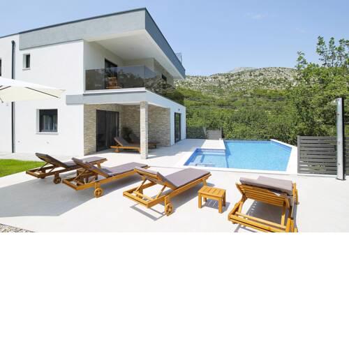 Naklice Villa Sleeps 10 with Pool and Air Con