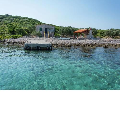 Beautiful Holiday Home in zizanj with Garden