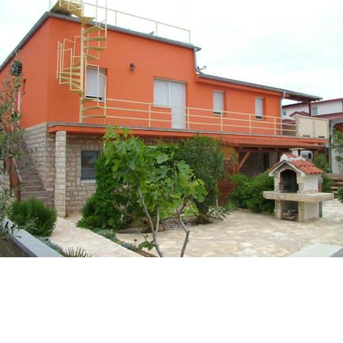 Narancs Apartment