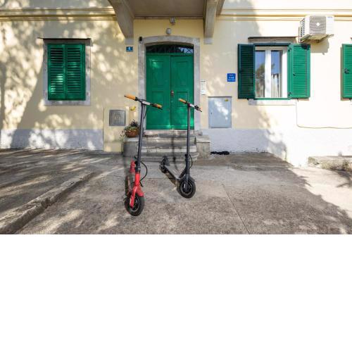 Naval studio with e-scooters