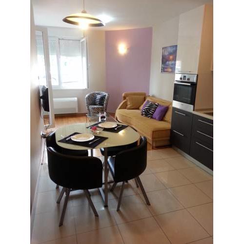 Near Beach Apartment Reno with Private Parking