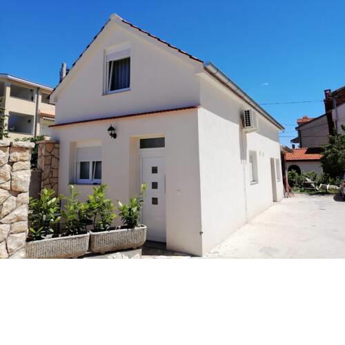 New Guest House Renata-Gita near central bus station