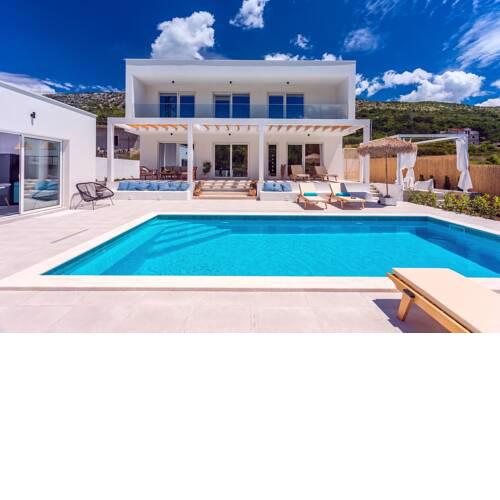NEW! Villa Zen with 4 bedrooms, private 32 sqm pool, summer kitchen, 7 km from the beach