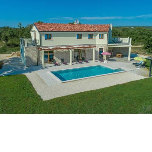 Newly built villa in a secluded location with a pool for 8-10 people