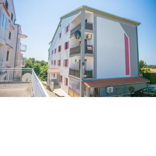 Nice Apartment Branka close to Beach in Porec